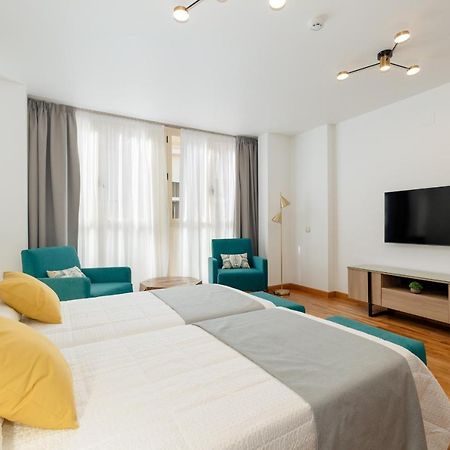 Apartamentos Debambu Malaga Bagian luar foto